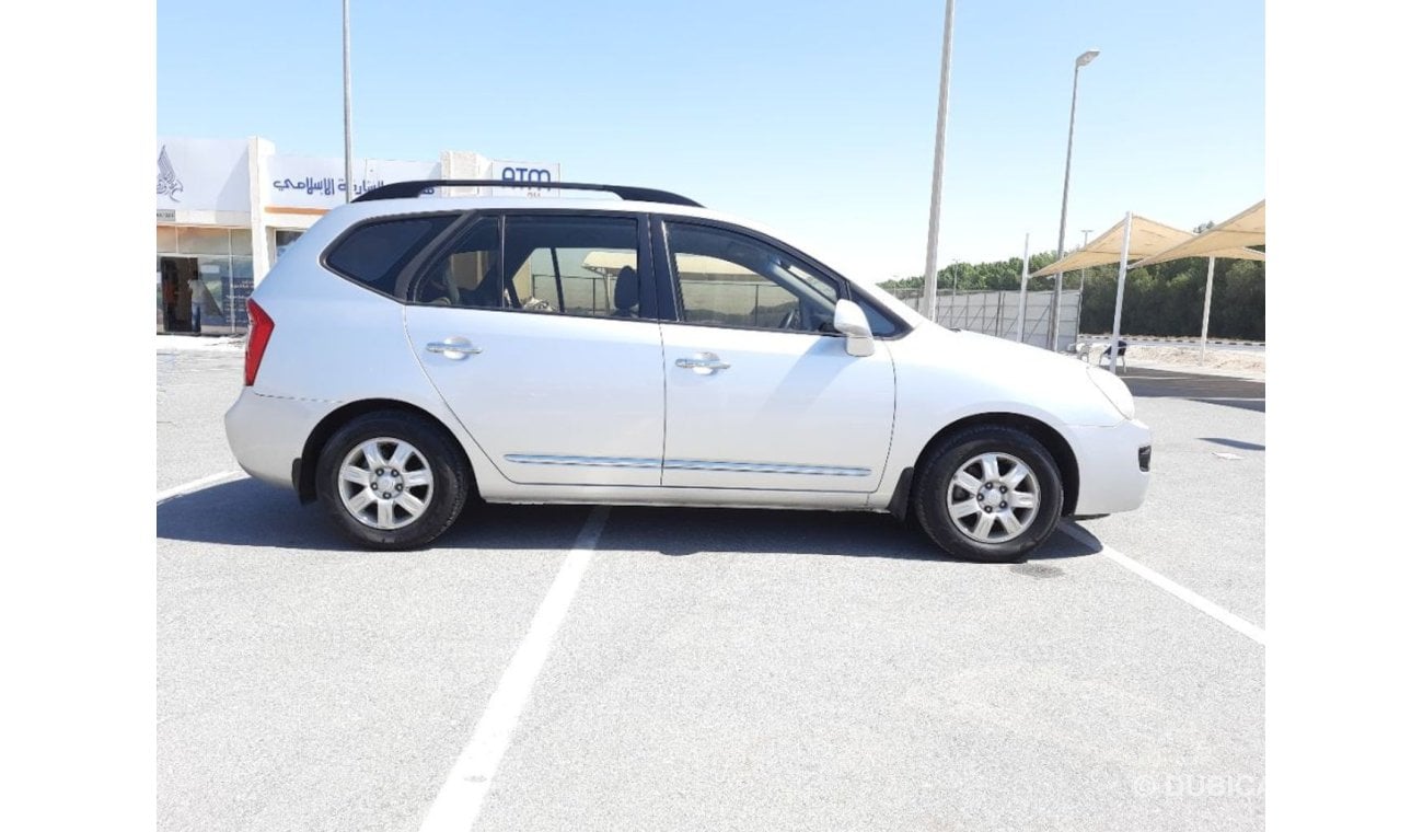 Kia Carens Kia carens 2009 gcc for sael