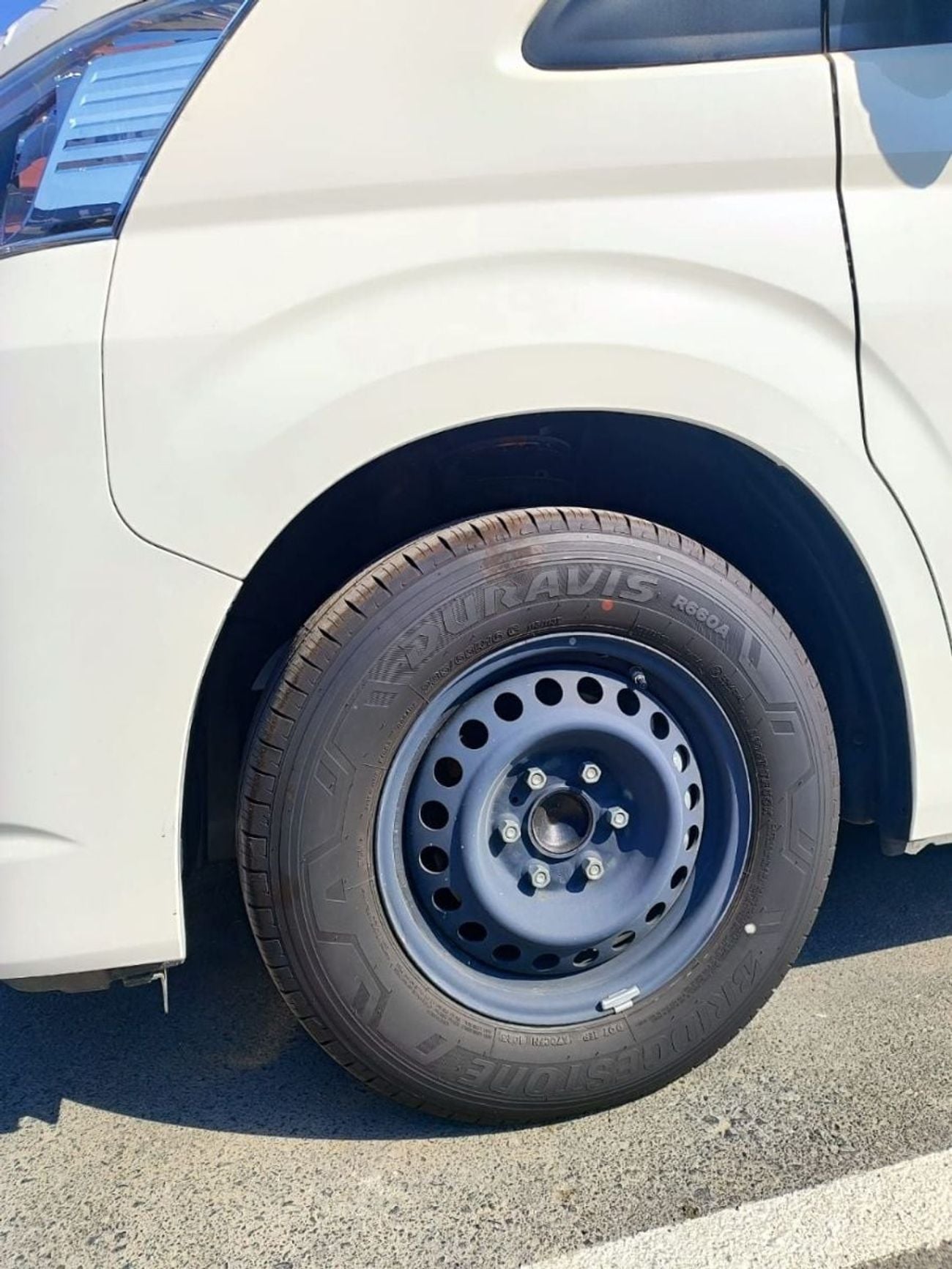 Toyota Hiace - Toyota Hiace GL HIGHROOF / 13 SEATER / REAR CAMERA / 3.5L PETROL A/T / WHITE BUMPER