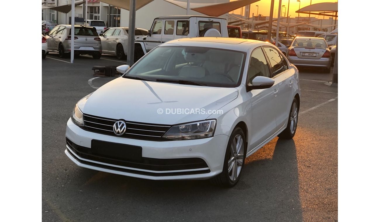 Volkswagen Jetta Volex wagan Getta model 2016 GCC car prefect condition full option sun roof leather seats back came