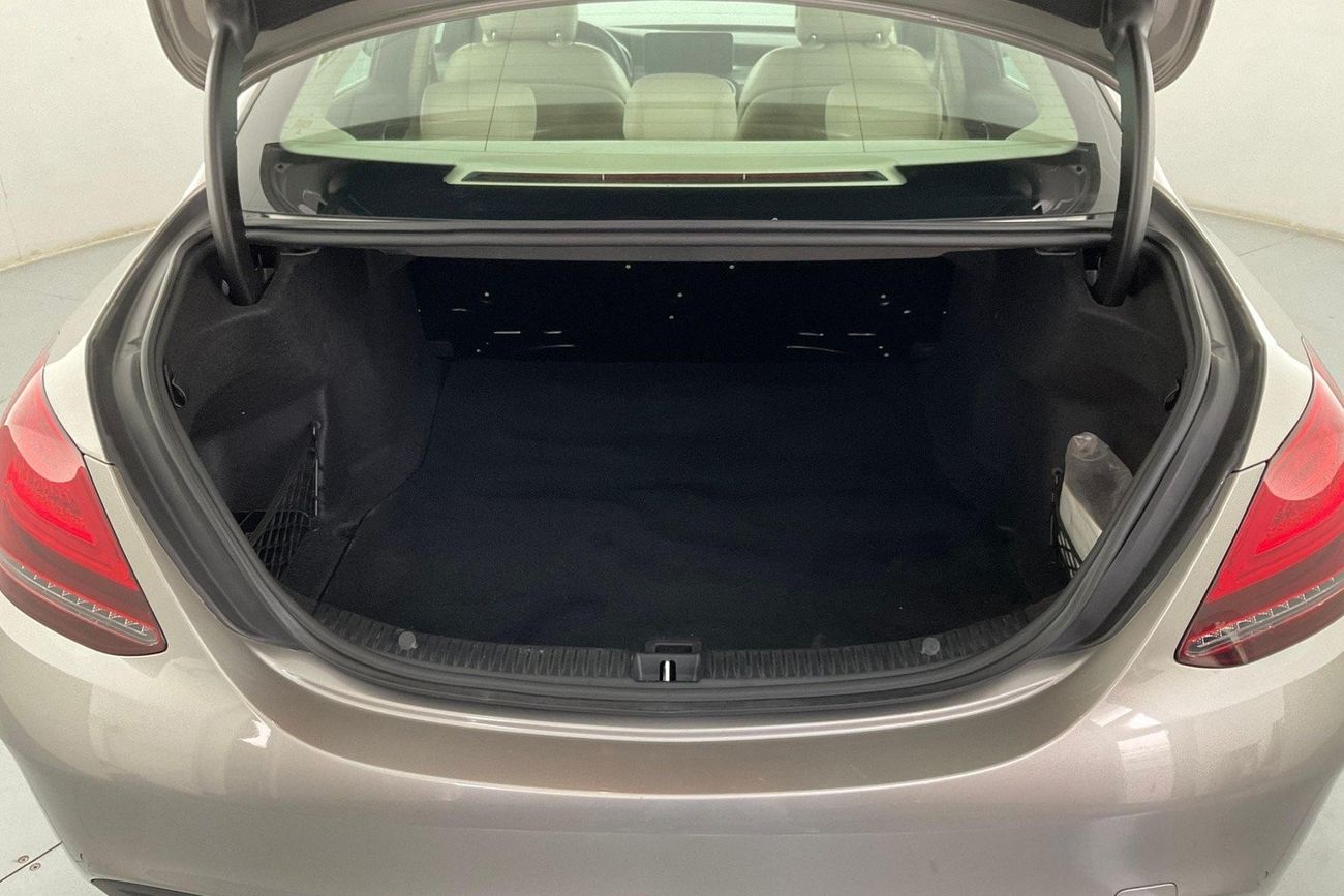 Mercedes-Benz C 200 Premium + (AMG Line)