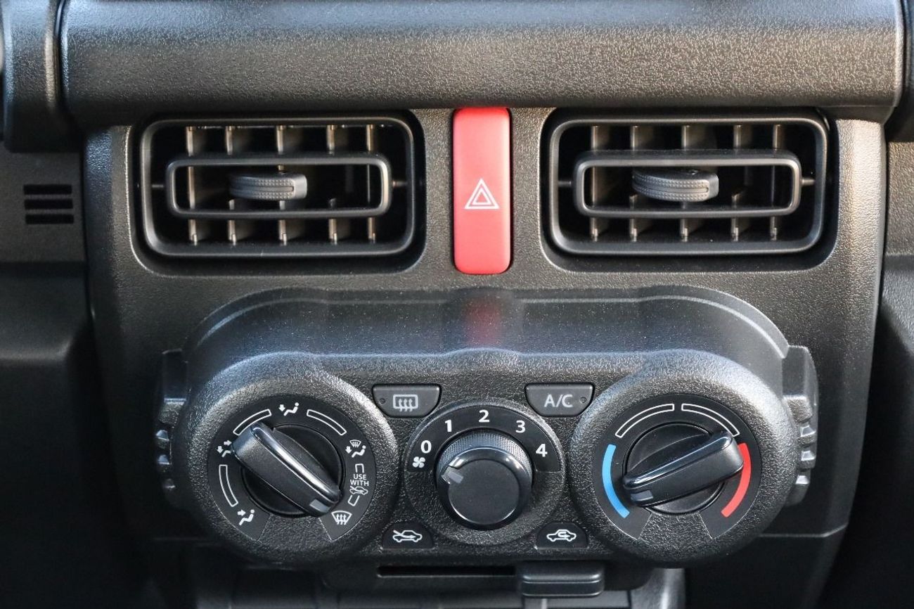 سوزوكي جيمني سوزوكي_جيمني_1.5_لتر_2024_بابين_فضي_فضي_غامق_جي_ال_دفع_رباعي