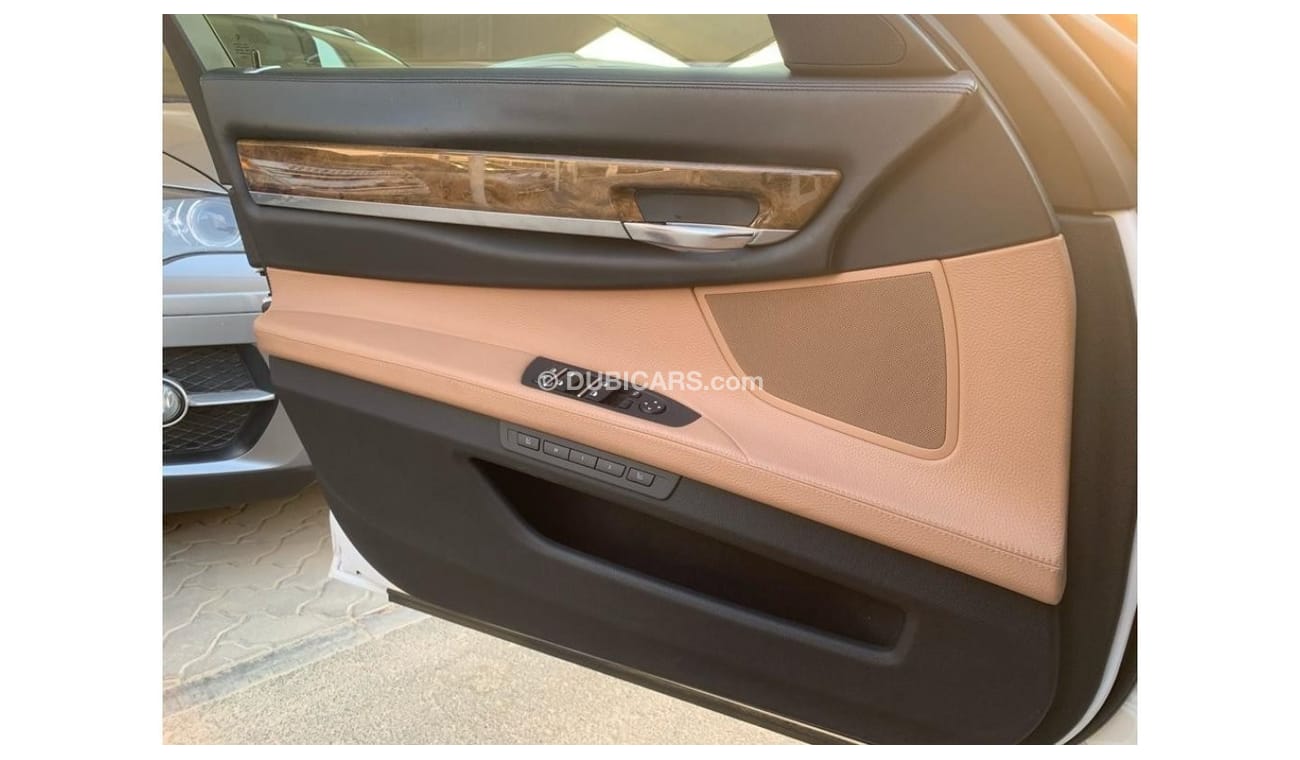 بي أم دبليو 750Li اكسكلوسيف