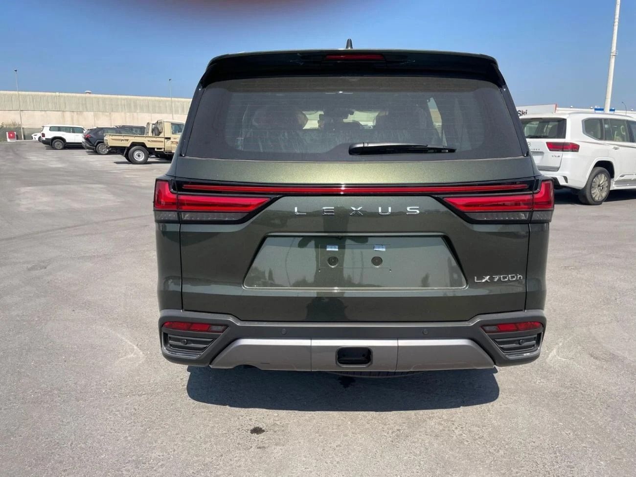 لكزس LX 700h 2025 Lexus LX700h Signature 7-Seater HEV 3.5L V6 Twin-Turbo Petrol A/T 4WD Export Only