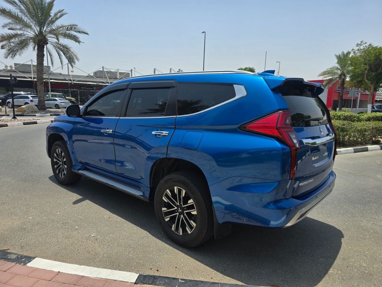 ميتسوبيشي مونتيرو سبورت GLS PREMIUM مونتيرو سبورت GLS 2023 دفع رباعي! أعلى المواصفات! 4700 كم فقط! ضمان حتى عام 2028! خدمة م
