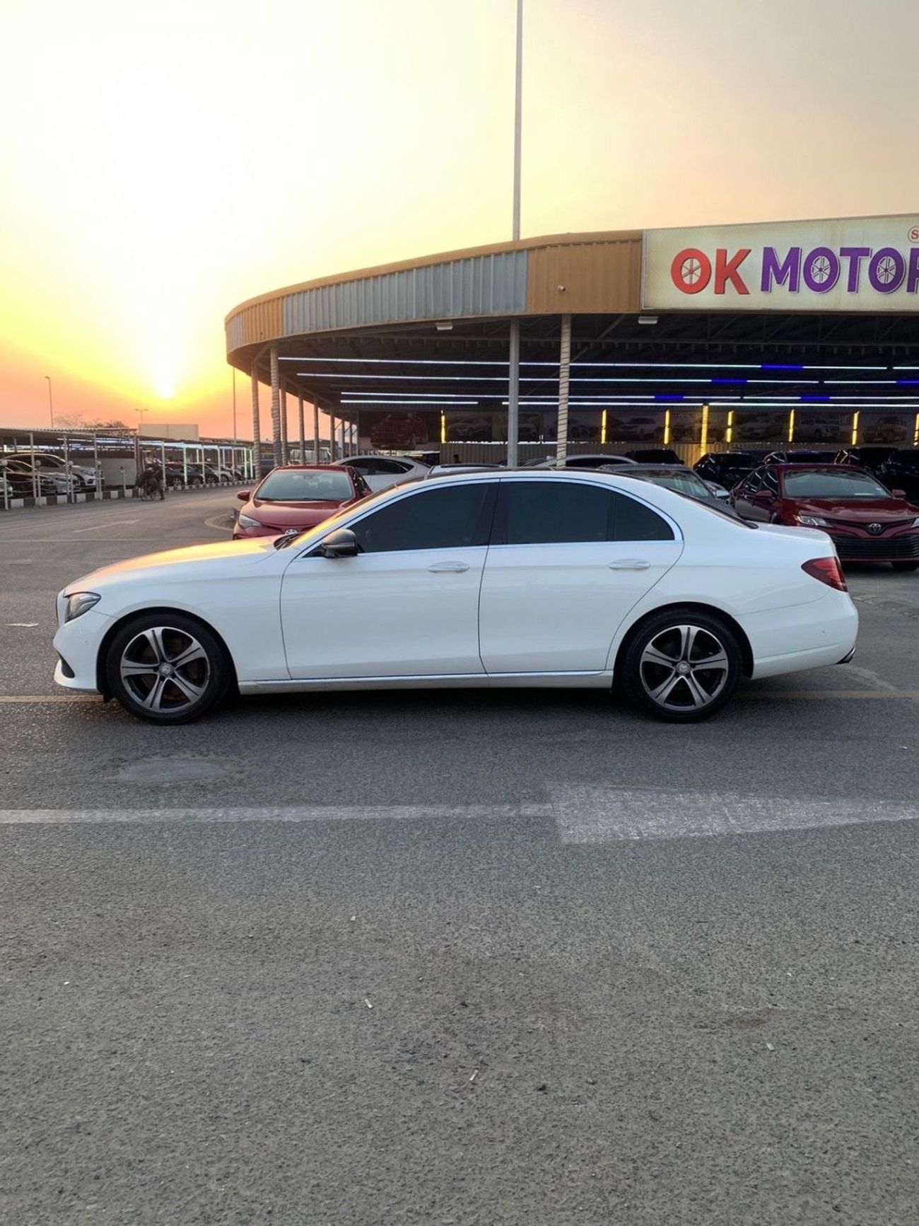 مرسيدس بنز E300 Mercedes-Benz E300 4Matic panorama V4 2.0L Model 2017 Price:90.000AED  Mileage:140.000 Km  Specifica