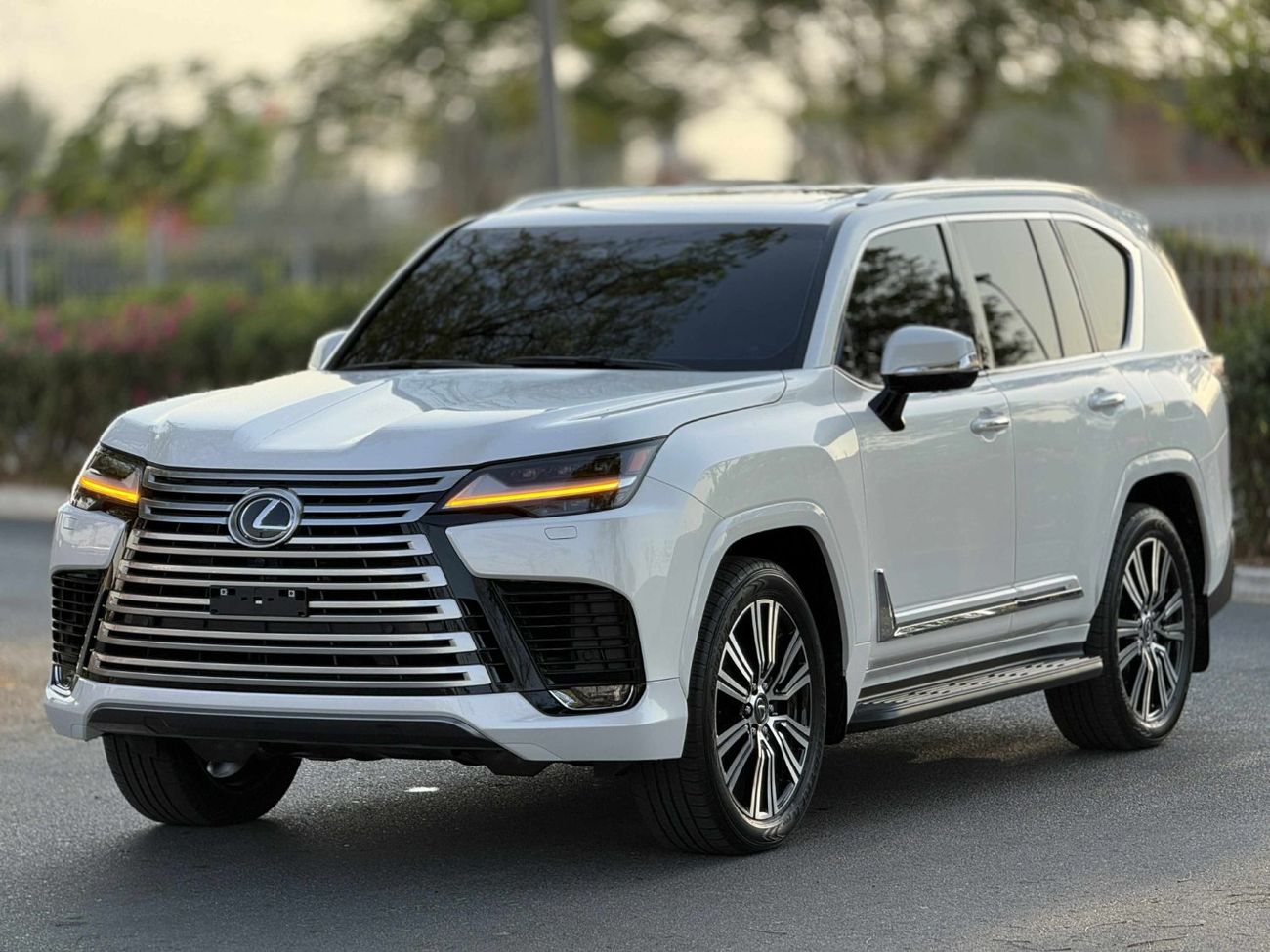 لكزس LX 700h Signature