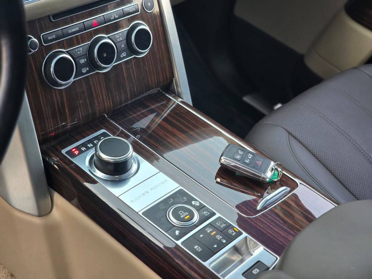 Land Rover Range Rover Supercharged 5.0L RANGE ROVER VOGUE L 2015 PERFECT CONDITION IN SIDE OUT SIDE