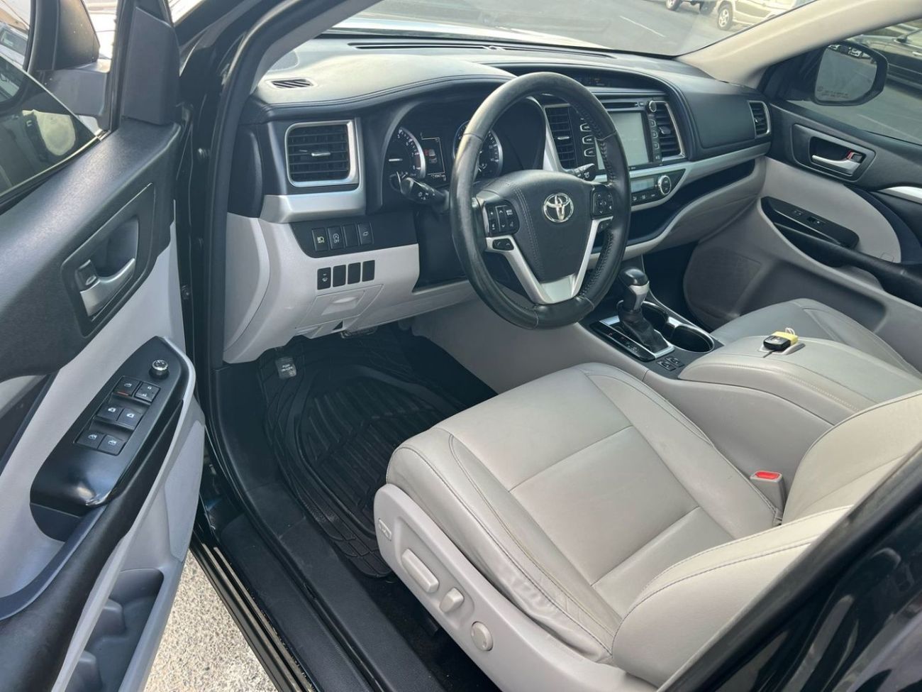 تويوتا هايلاندر 2017 TOYOTA HIGLANDER XLE // LEATHER & ELECTRIC SEATS  // PUSH START // SUNROOF - REAR DOOR OPEN CLO