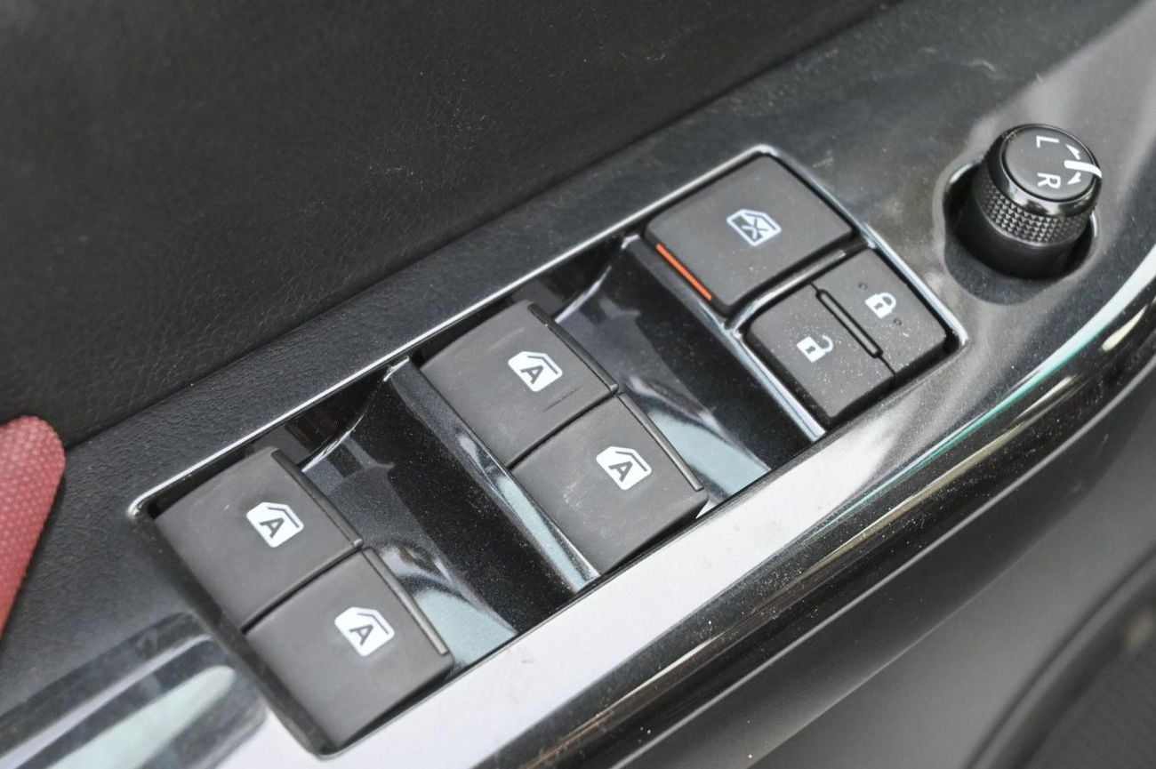 Toyota Hilux 2.4L DSL FULL OPTION SAUDI