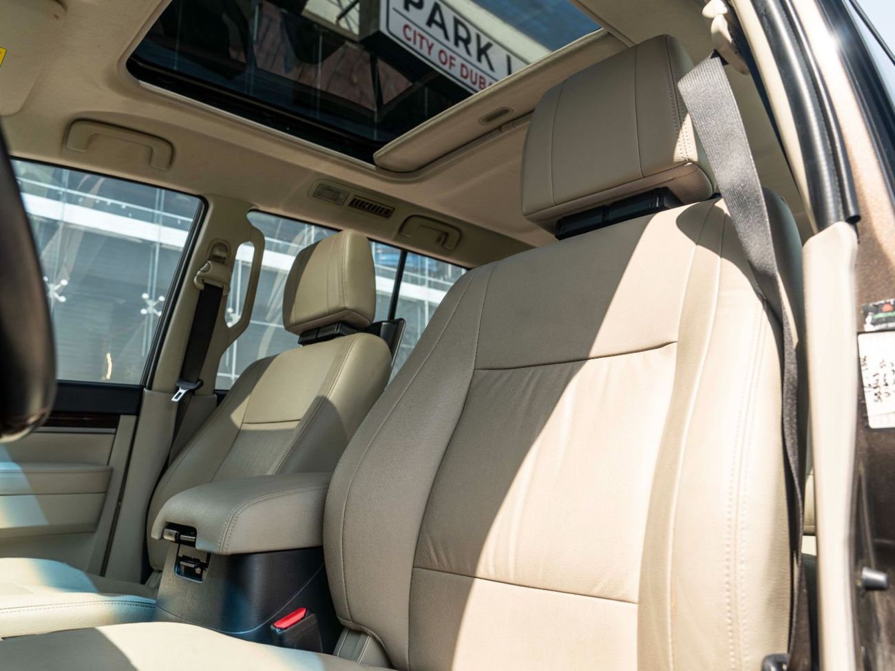 Mitsubishi Pajero AED 1,415 PM • PAJERO 3.8L V6 GLS TOP • GOLD EMBLEM PACKAGE • ONLY 58,000 KMS • PRISTINE CONDITION