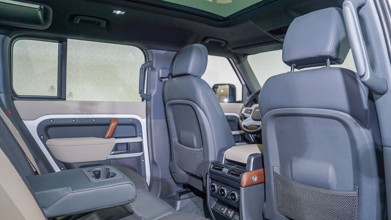 لاند روفر ديفندر P400 110 X-Dynamic SE 3.0L (5 Seater) 'Widetrack'| AED 5,427 PM | Warranty November 2028 | GCC