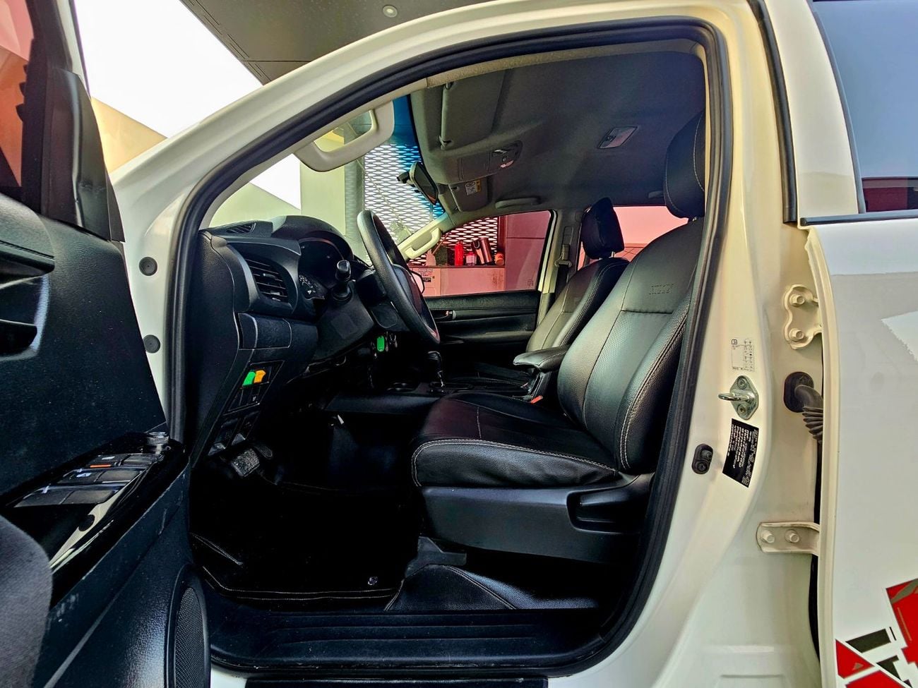 تويوتا هيلوكس ADVENTURE DIESEL / AUTO GEAR/ AUTO WINDOWS / FULL OPTION/ WIDE BODY