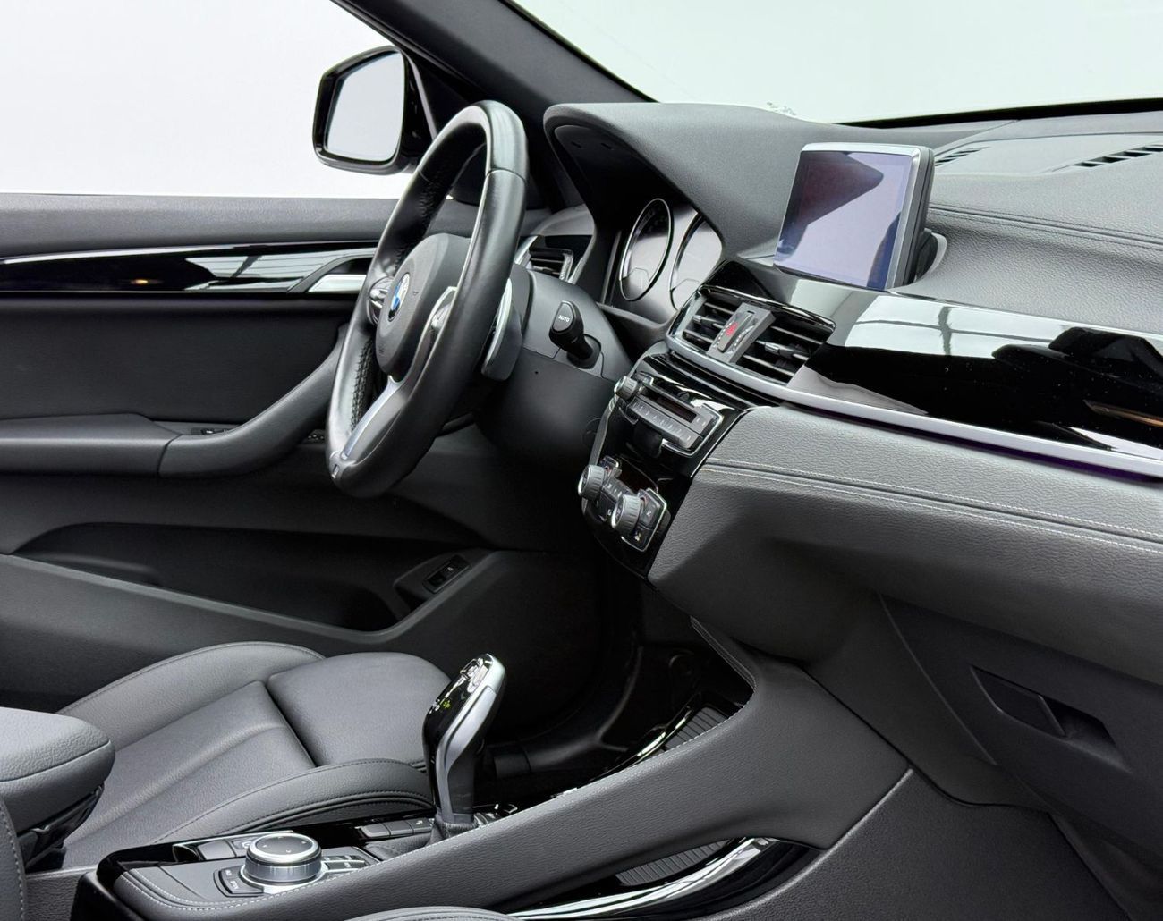 بي أم دبليو X1 sDrive 20i M Sport 2.0L 2021 BMW X1 sDrive20i M Sport, 2026 BMW Warranty + Service Pack, Full BMW Se