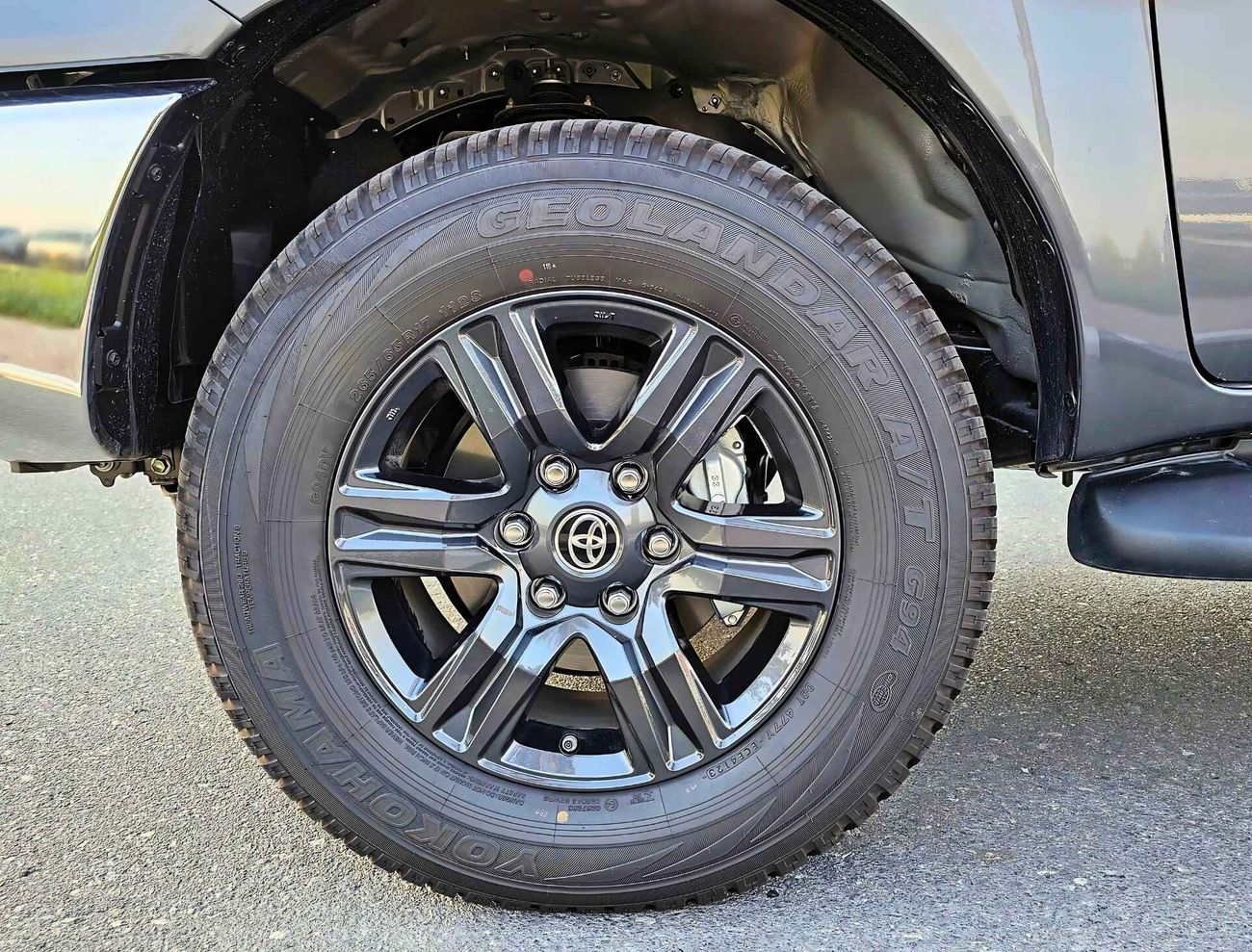 Toyota Hilux 2.4L Diesel / Automatic Gear / FULL OPTION  (CODE # HDDWAF)