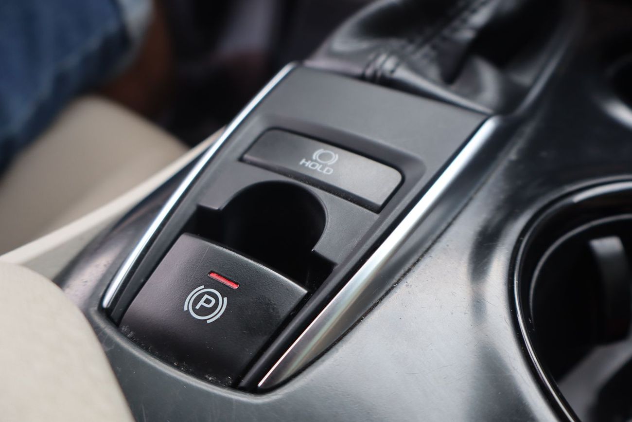 تويوتا كامري SE 2.5L (181 HP)