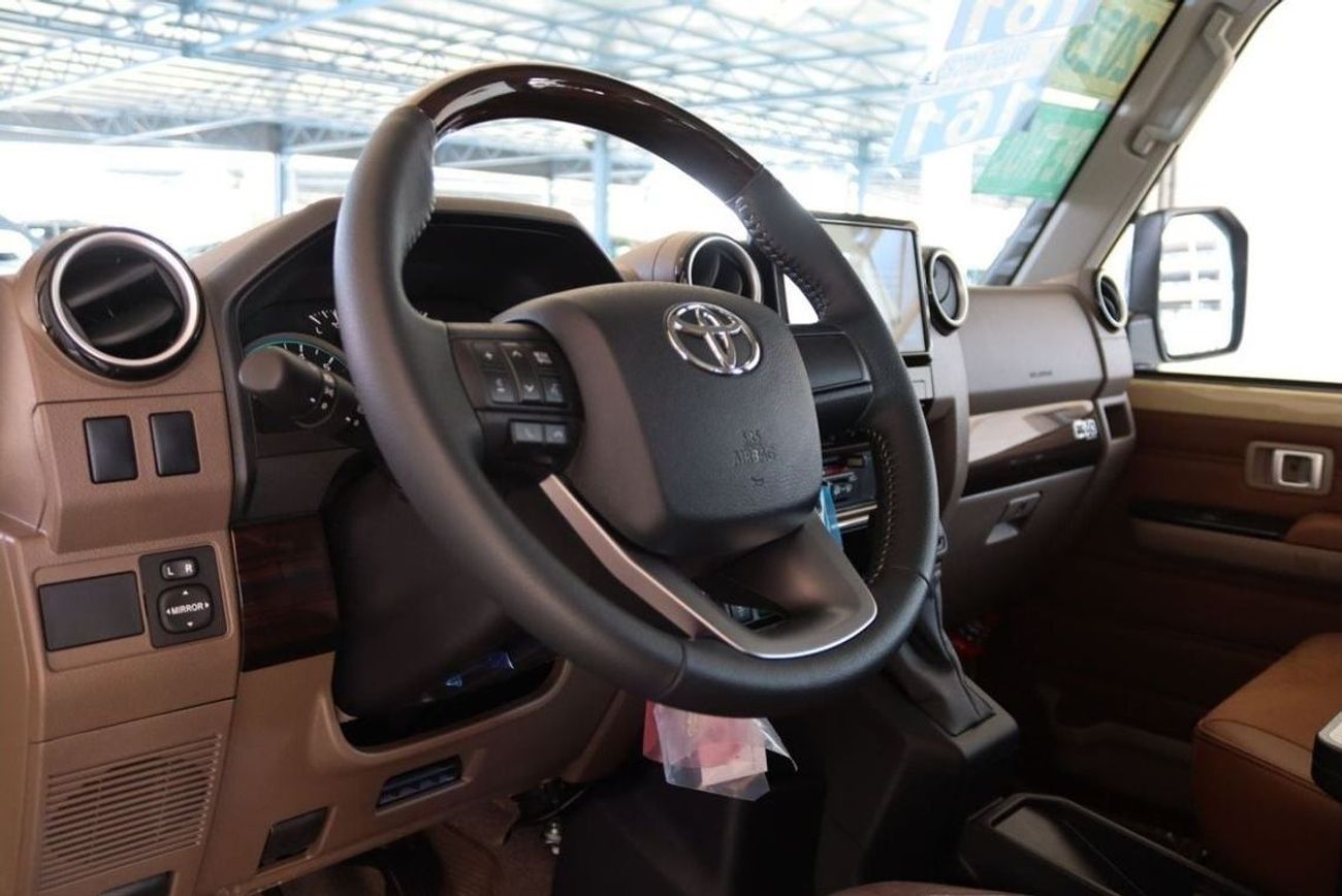 Toyota Land Cruiser GRJ76 4.0 V6 AUTOMATIC FULLY LOADED