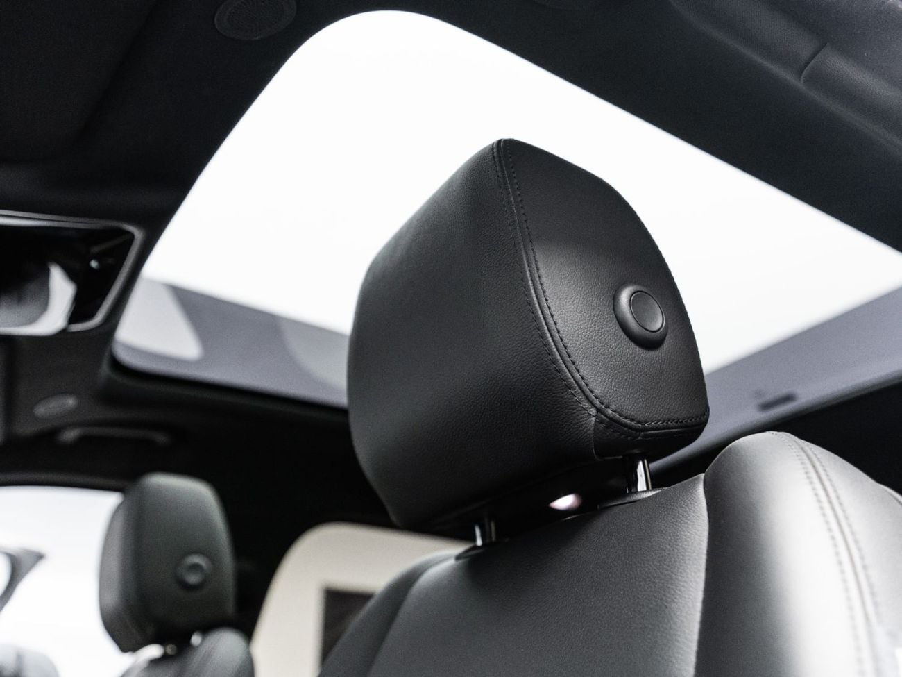 لاند روفر رينج روفر فيلار Dynamic SE P250 2.0L2025 Range Rover Velar Dynamic SE P250, 2.0L 4cyl, 4WD, 247 bhp, 8 Speed Automat