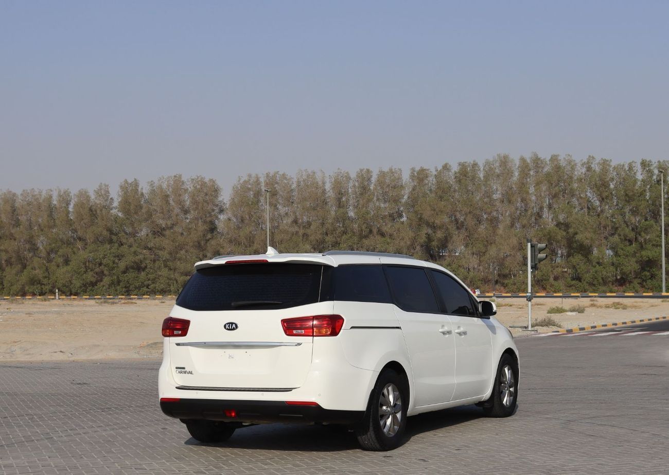 Kia Carnival EX 3.3L Kia Carnival 2020 model, GCC, accident-free, in excellent condition, 104,000 km, price 59,00