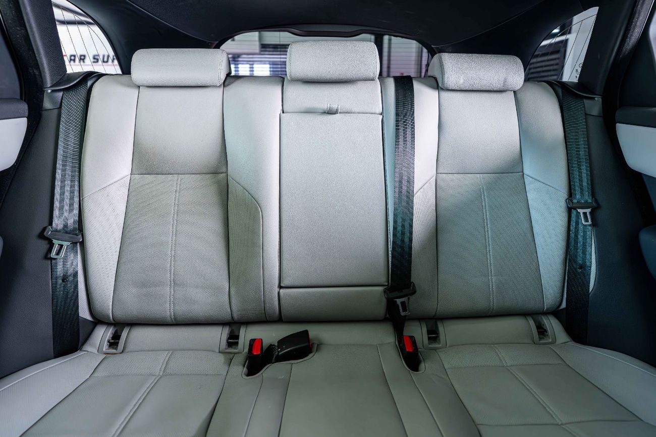 Land Rover Range Rover Velar P250 R-Dynamic SE 2.0L GCC-Al Tayer Warranty-22 Inch High Gloss Black Rims