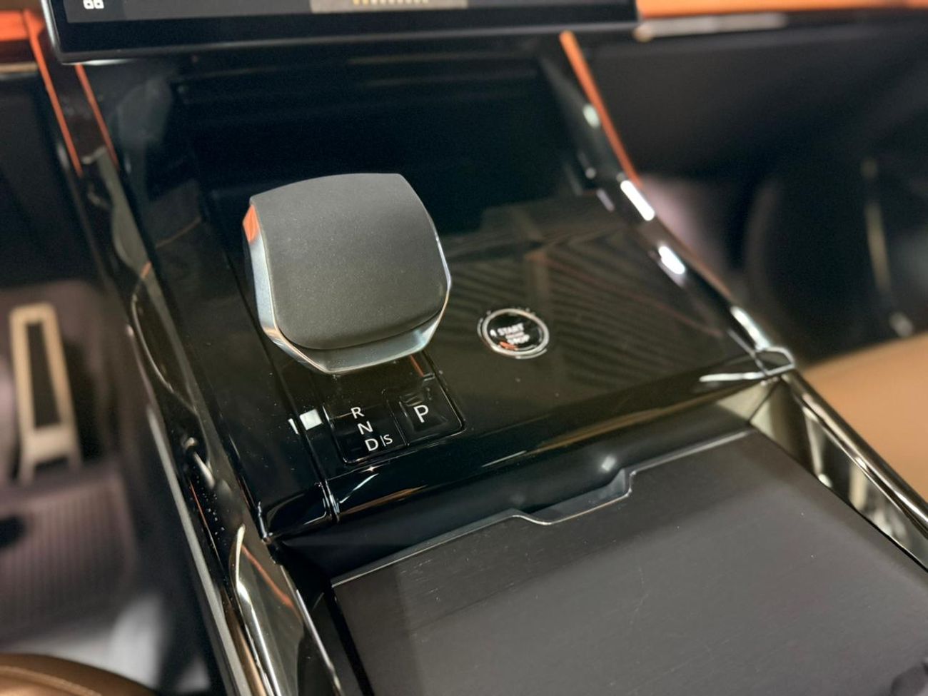 لاند روفر رينج روفر سبورت P400 2025