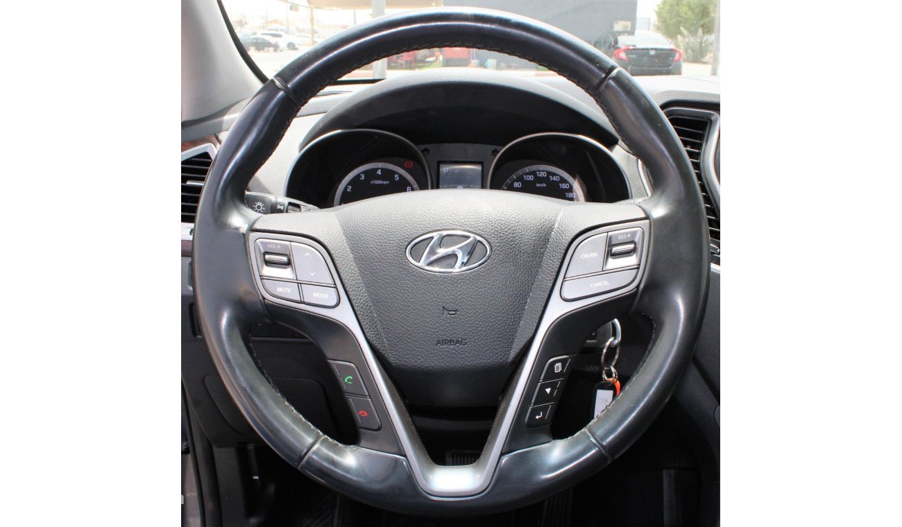 Hyundai Santa Fe Hyundai Santa Fe 2017 GCC in excellent condition, panorama without accidents, very clean from inside