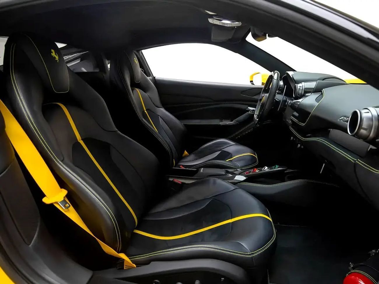 فيراري F8 تريبوتو With Warranty and Service Contract