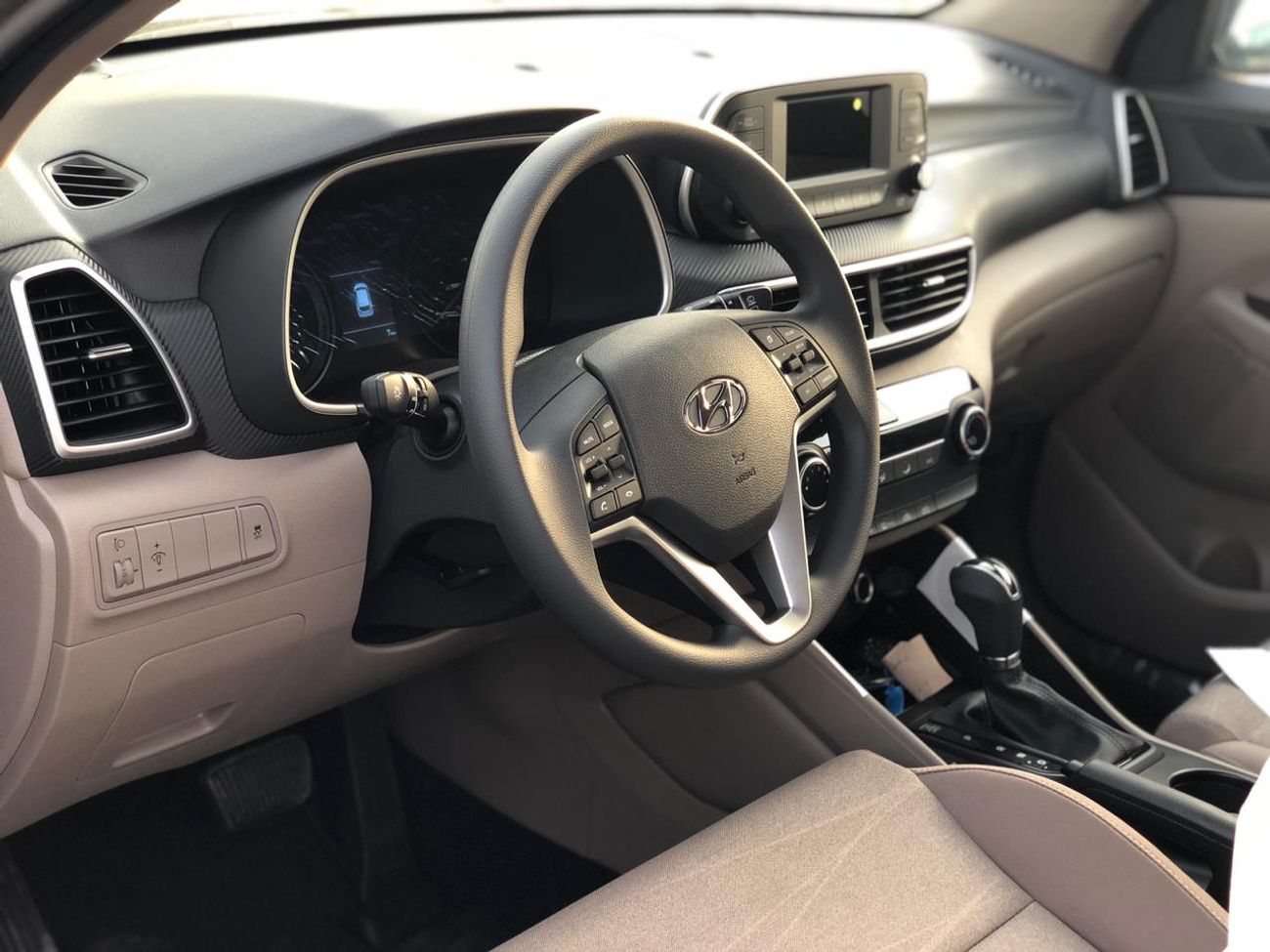 Hyundai Tucson 1.6L, 19'' ALLOY RIMS, WIRELESS CHARGER, GLOVES COOL BOX, PANORAMIC ROOF, POWER SEAT, HT16