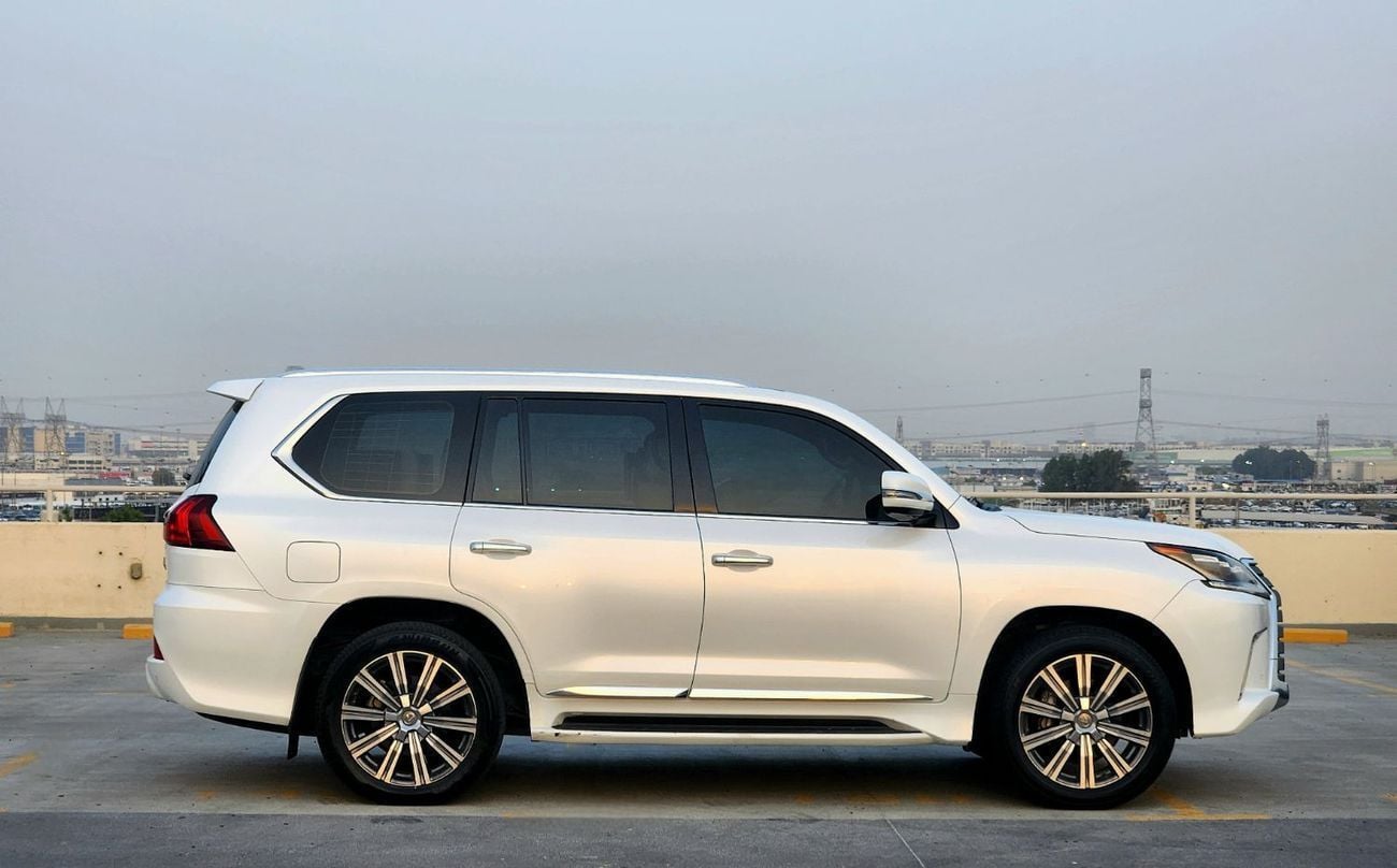Lexus LX570 Platinum 5.7L. Al- Futtaim Motors