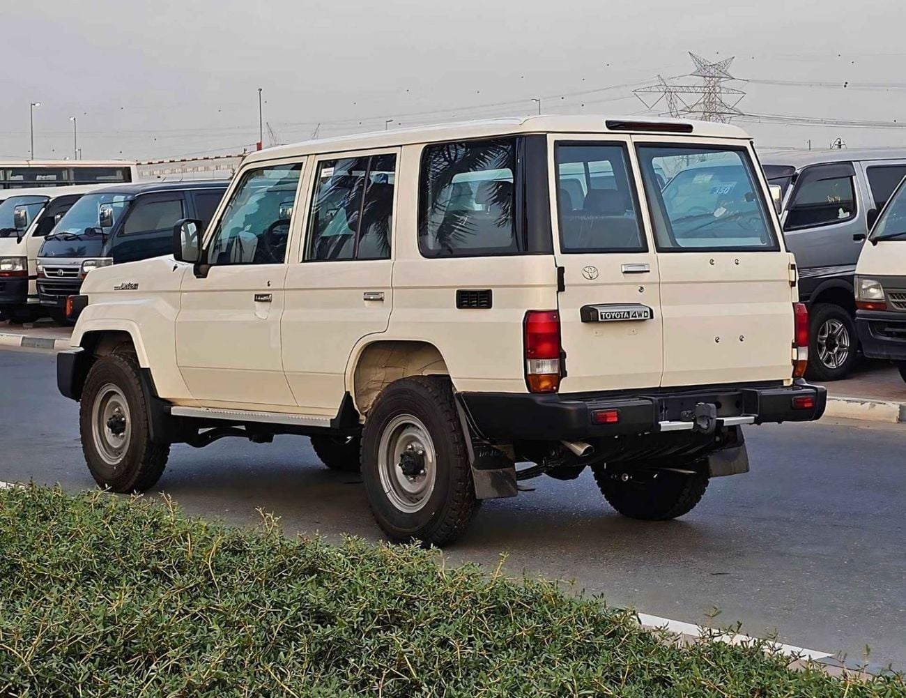 Toyota Land Cruiser 70 TOYOTA LAND CRUISER HARDTOP 76 / DIESEL 4.2L / 5 PORTAS Preço especial para Angola com Portes Incluí