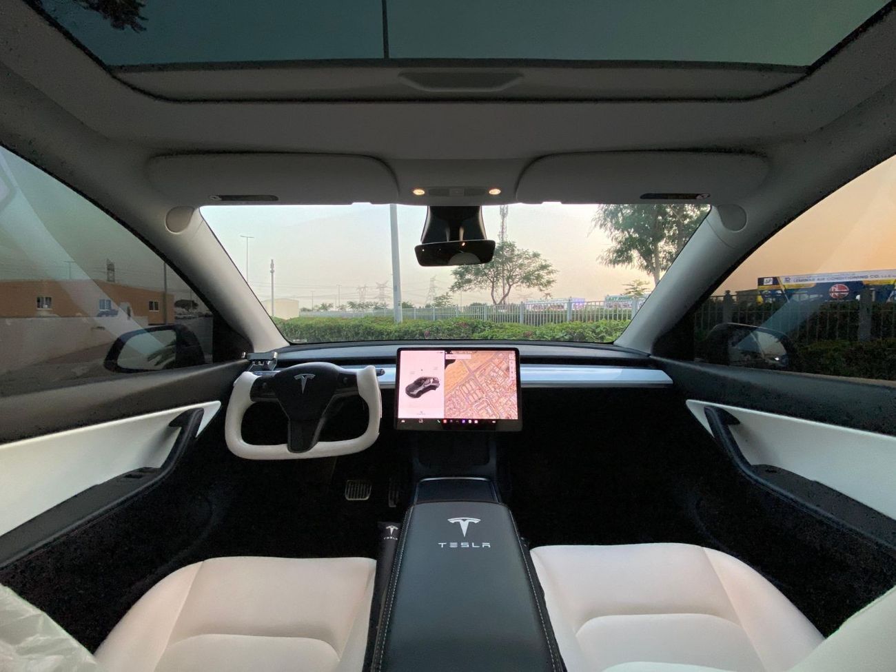 Tesla Model Y FULL BODY CARBON FIBER KIT - SPECIAL STEERING -WELL MAINTAINED