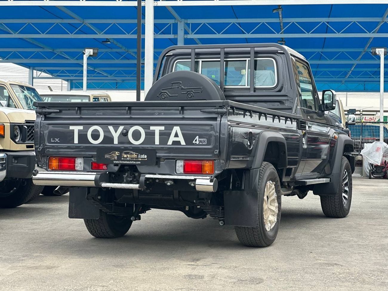 تويوتا لاند كروزر بيك آب S/C LC79 2.8 لتر ديزل أوتوماتيك // 2026 // كاملة المواصفات مع رادار، ثلاجة، قفل تفاضلي، مشغل DVD وكا