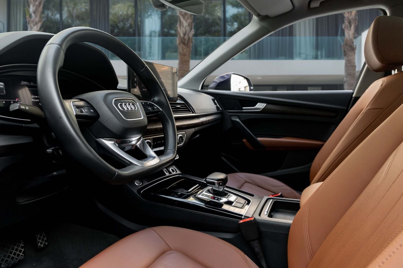 أودي Q5 45 TFSI quattro S line Q5 45 TFSI quattro S line | 2,546 P.M | 0% Downpayment | Audi Warranty + Service Contract