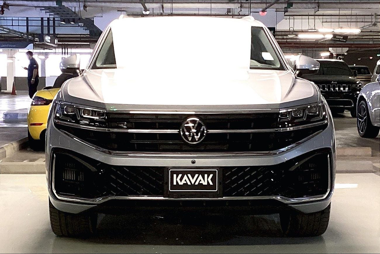 Volkswagen Touareg R-LINE | Guaranteed Warranty | 0 Down Payment