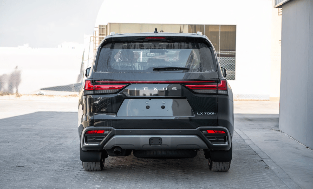 لكزس LX 700h SIGNATURE