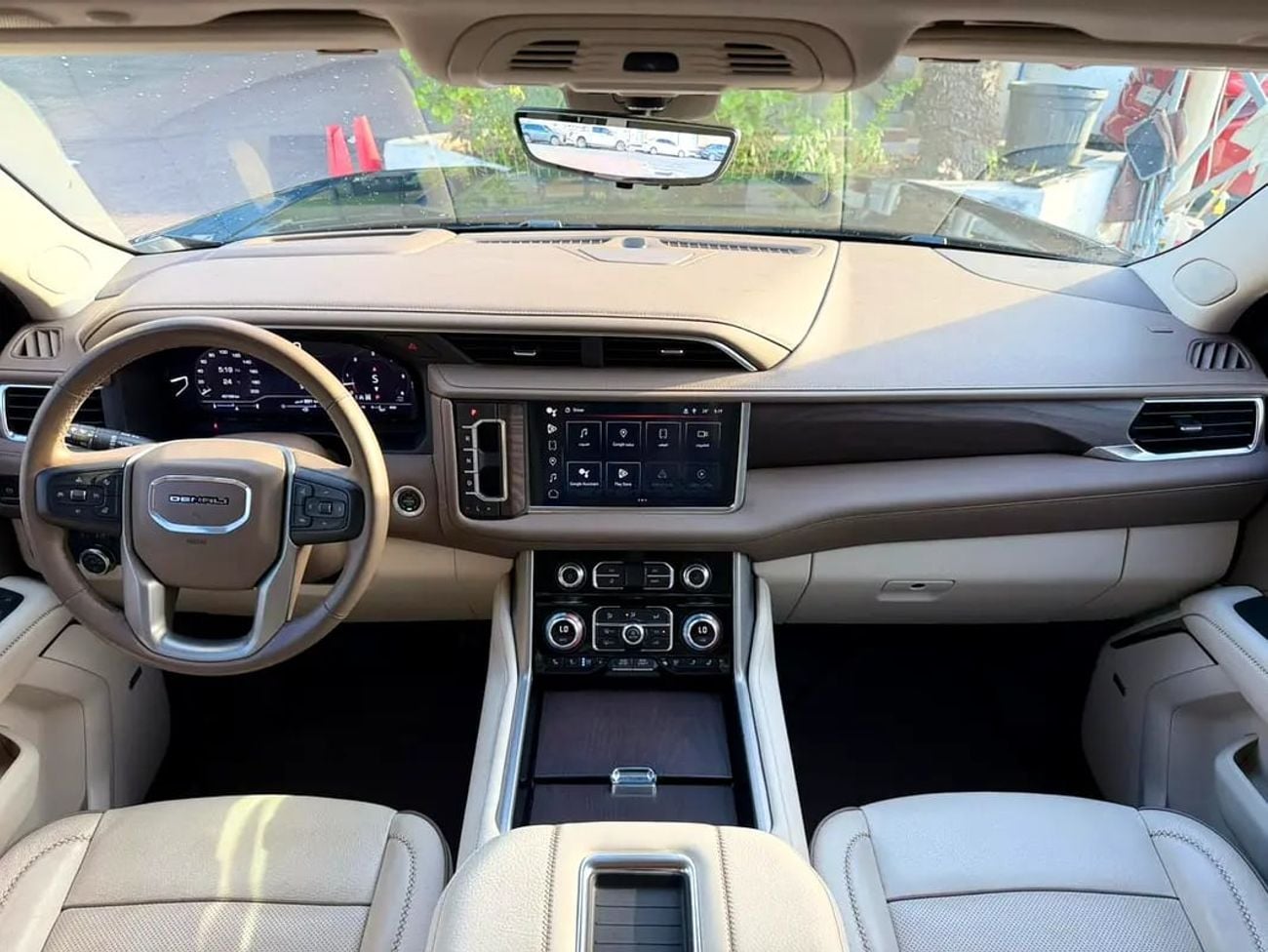 GMC Yukon Denali - GCC Specs Under Warranty and Service Contract