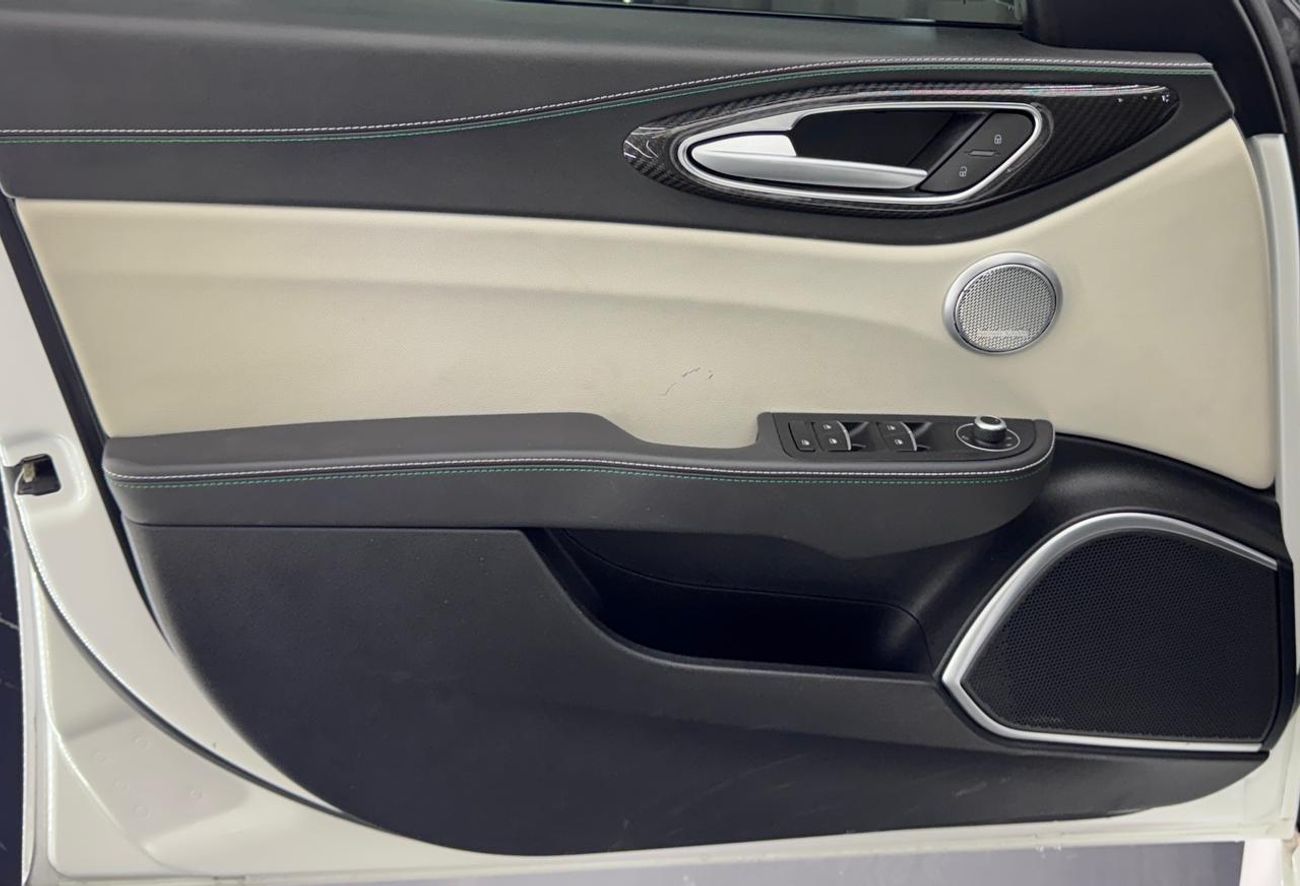 Alfa Romeo Giulia Quadrifoglio 2.9L (510 HP) Alfa Romeo Giulia Quadrifoglio  V6,2.9L (510 HP)