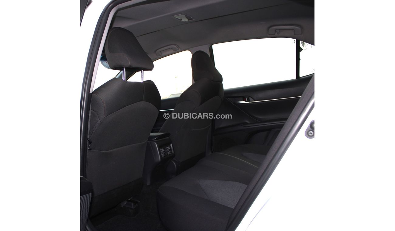 Toyota Camry S Toyota camry 2019 white excellent condition without accident