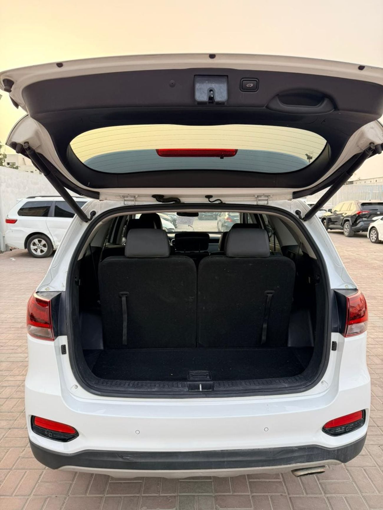 Kia Sorento 2019 KIA SORENTO 3.3L EX White READY 7 LEADER SEATS  5XYPH4A51KG460922