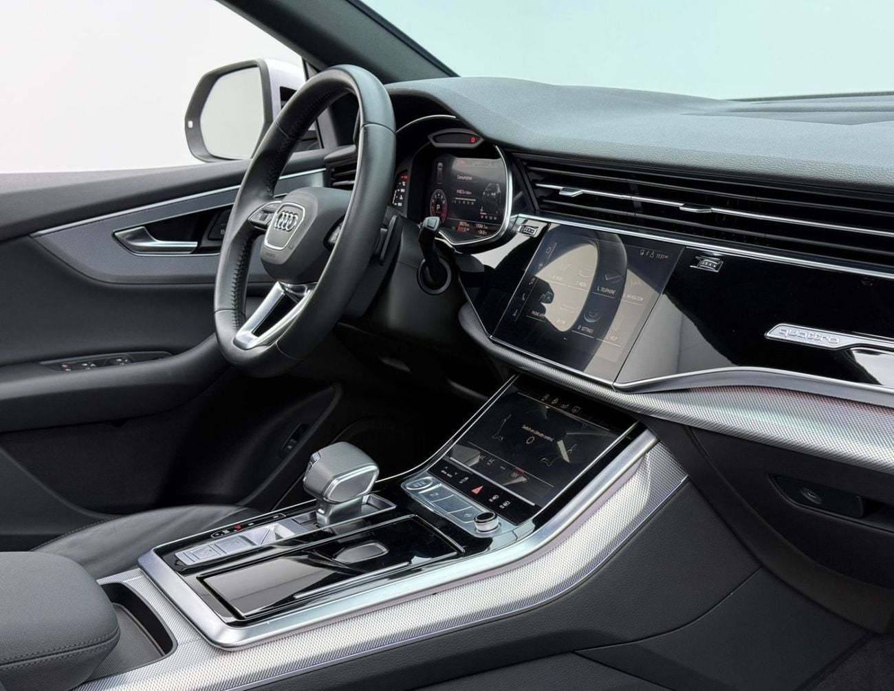 Audi Q8 55 TFSI quattro S-Line 3.0L (340 HP) 2020 Audi Q8 55 TFSI Quattro S-Line Black Edition, Warranty, Fu