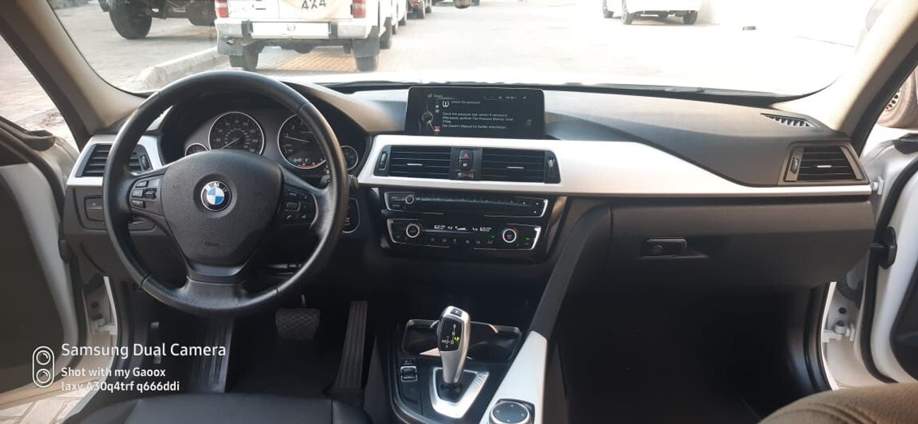 BMW 320i Exclusive 2.0L