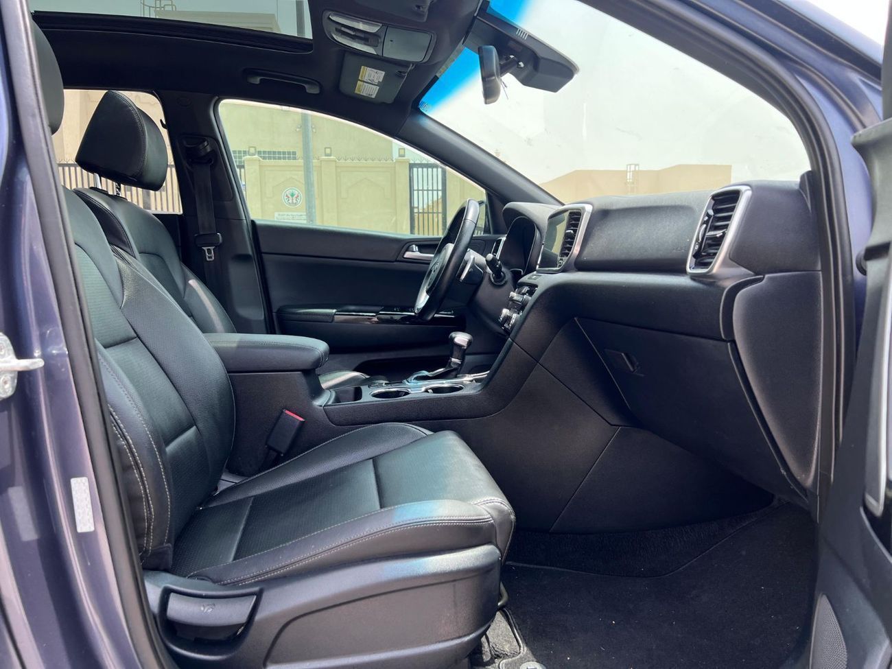 Kia Sportage LX 2.0L low mileage