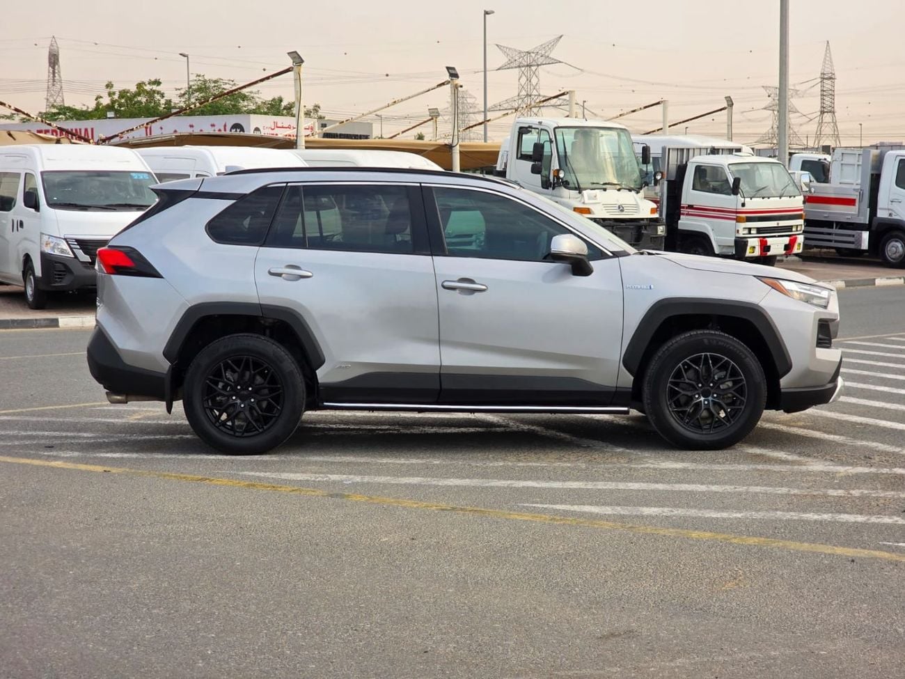 تويوتا راف ٤ 2.5L XLE Hybrid