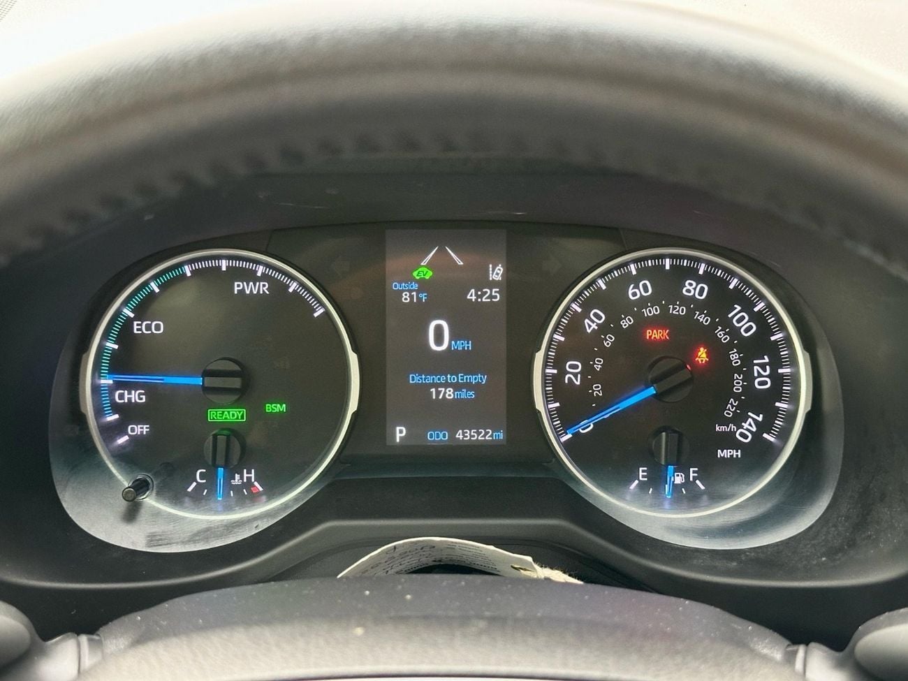 Toyota RAV4 XLE HEV 2022 Model XLE Hybrid 2.5L V4 Full Option Very Clean And Perfect condition