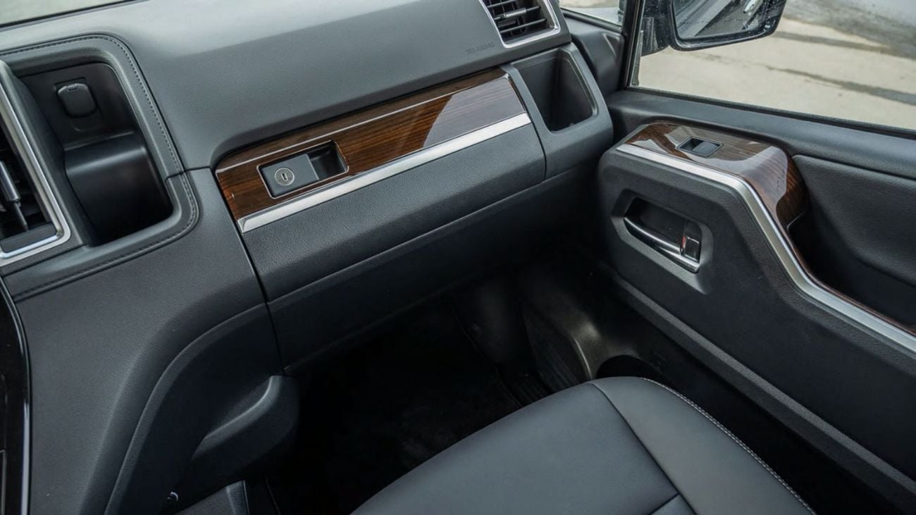 تويوتا جرافينا Toyota Granvia Premium 3.5L 2026
