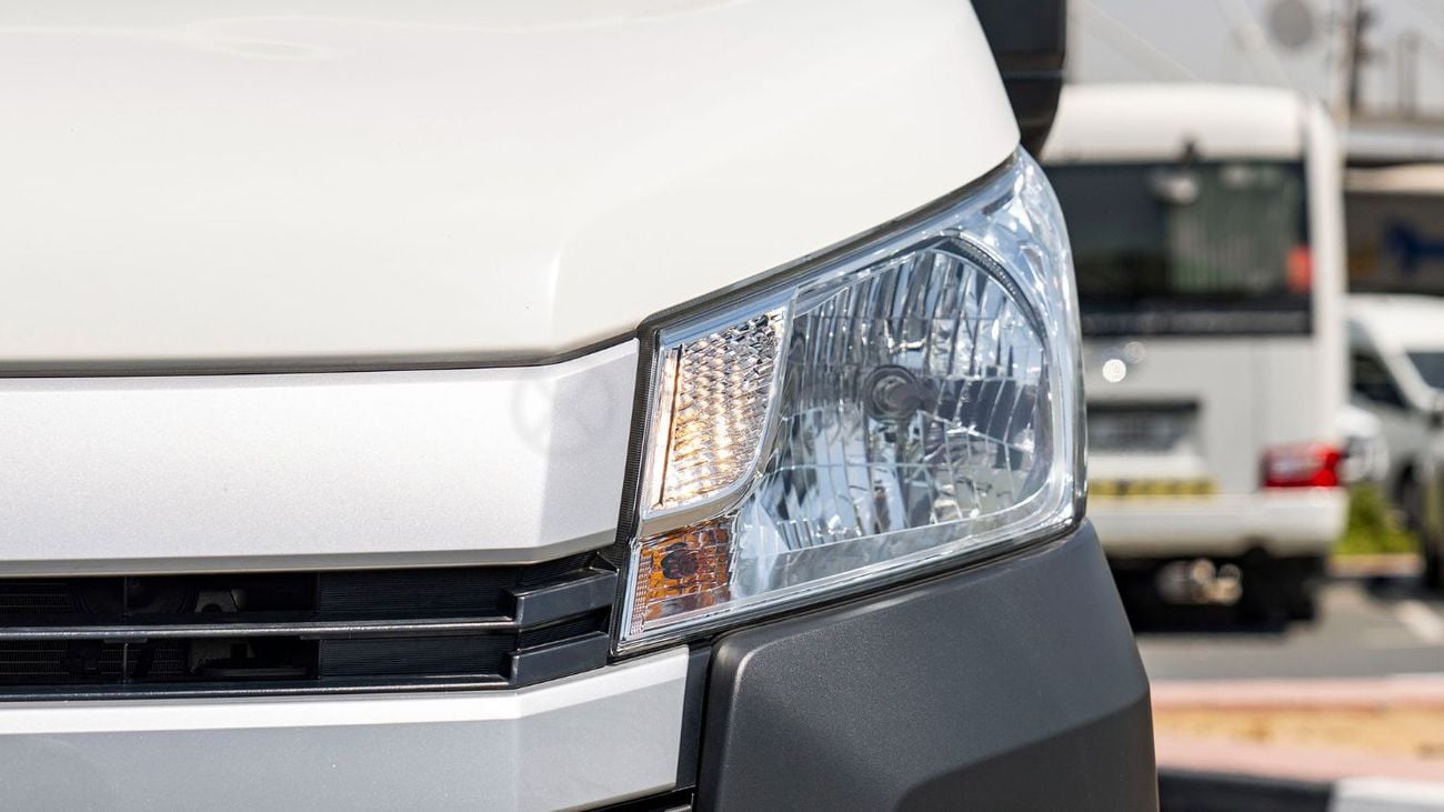 تويوتا هاياس TOYOTA HIACE HR CARGO VAN