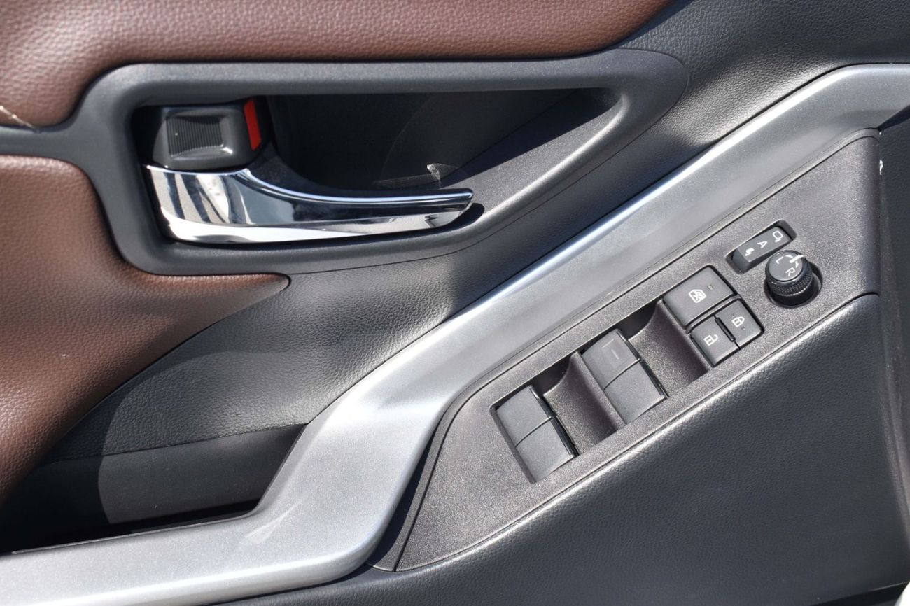 تويوتا إينوفا 2.0L HyCross 8S Hybrid