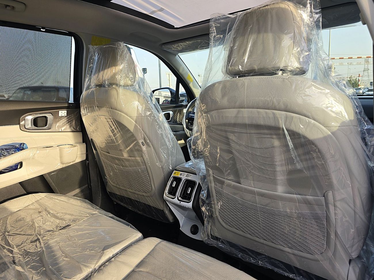 كيا سورينتو KIA SORENTO MQ4 HEV AT 7P 1.6L SUV AWD 5Doors black color 2026 Model