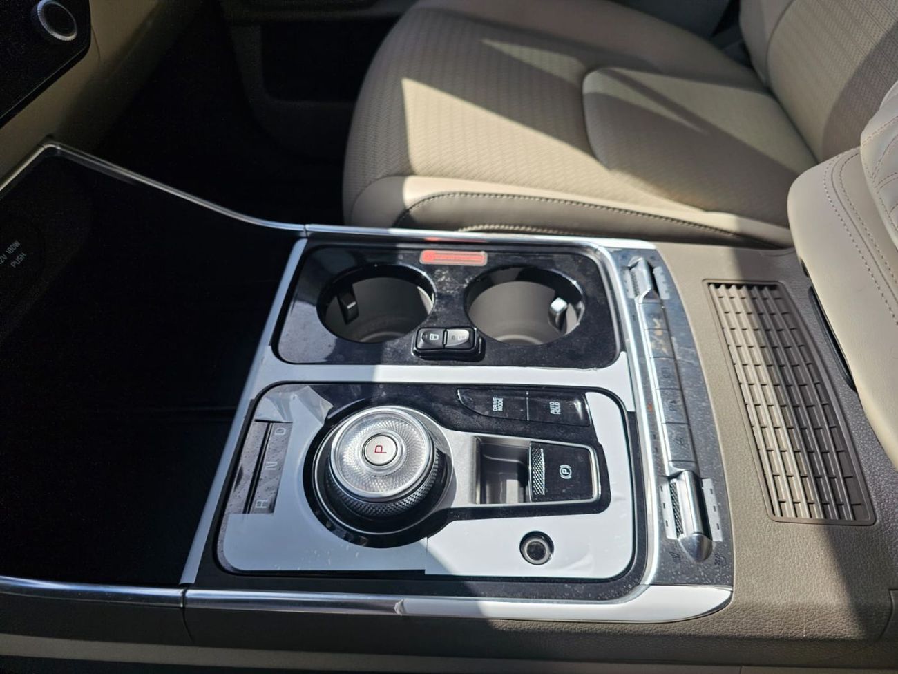 Kia Carnival Hi limousine vip 3.5L Automatic. Van