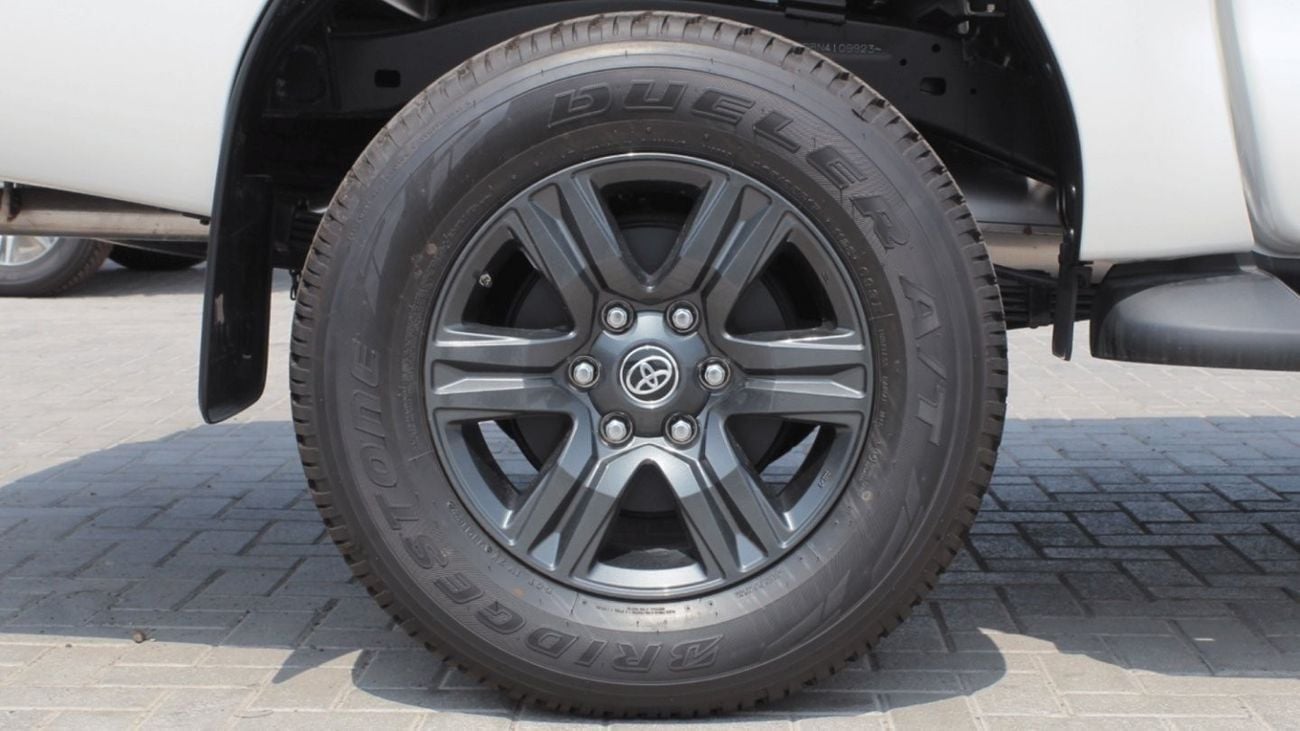 Toyota Hilux SGLX TOYOTA HILUX 2.4L GLX D DC 4WD MT (Export Only)