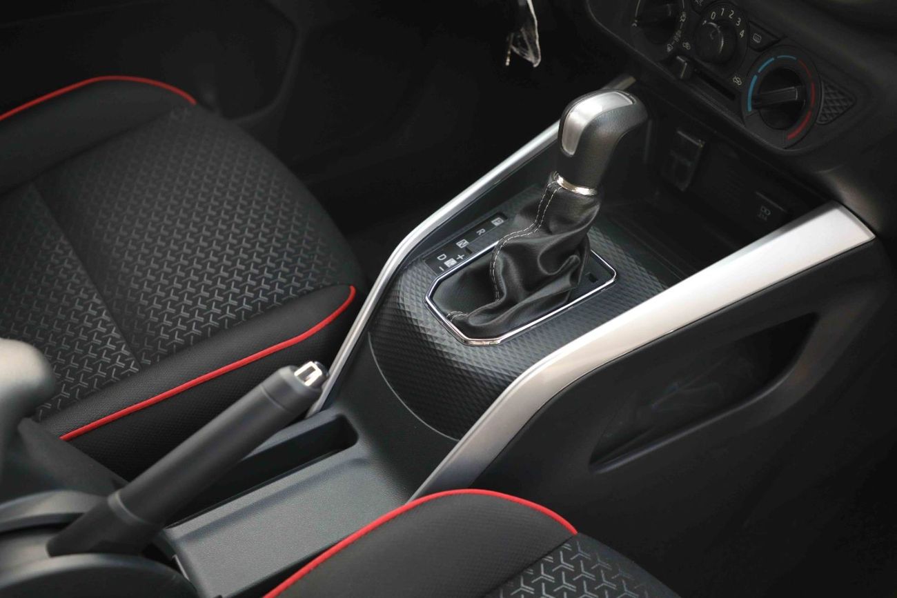 تويوتا ريز تويوتا رايز 2023 1.0 تيربو جي - ابيض من الداخل اسود | تصدير فقط